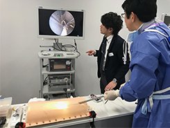 冠動脈バイパス手術における内視鏡下静脈グラフト採取術（EVH）訓練用シミュレータ TAMAGOYAKI 写真3